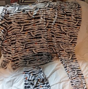 Mummy costume/jammies and dog shirt